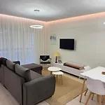 Modern Near Rtsh Center شقة *