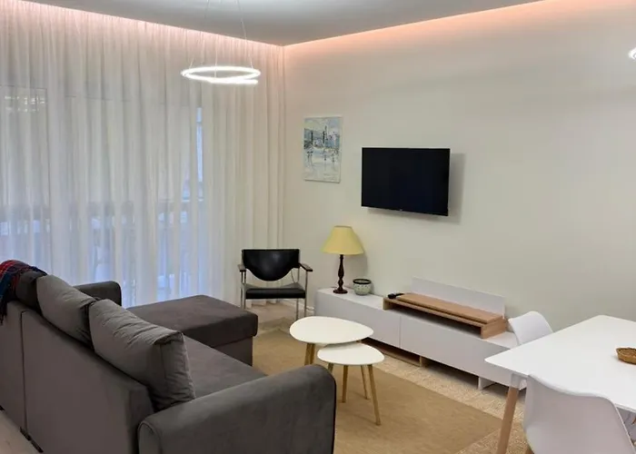 Modern Near Rtsh Center Apartment *